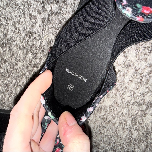 NWOT Floral Women's Sandals size 9 - Picture 4 of 4